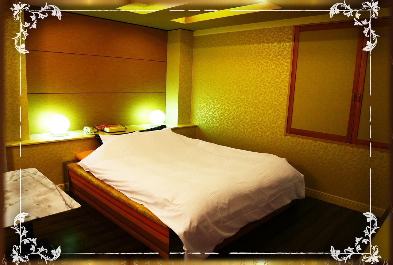 Kyoto Hotel Crown (Adults Only) Exterior photo